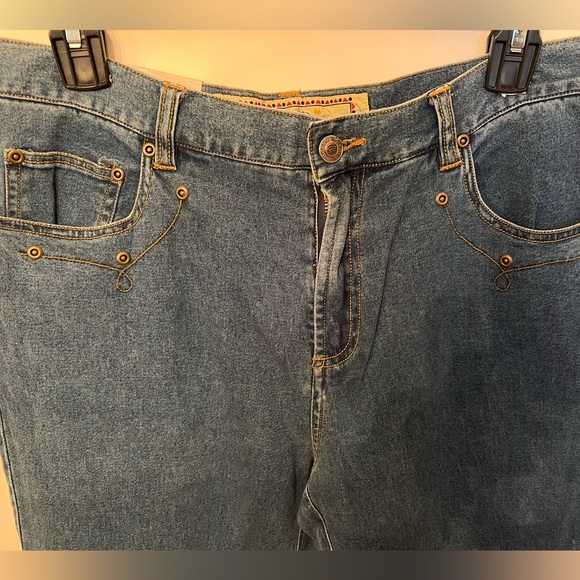 DESERT DIVA BY SHERRY HOLT BOOT CUT JEANS. SIZE 11. Inseam 33 - Picture 6 of 10